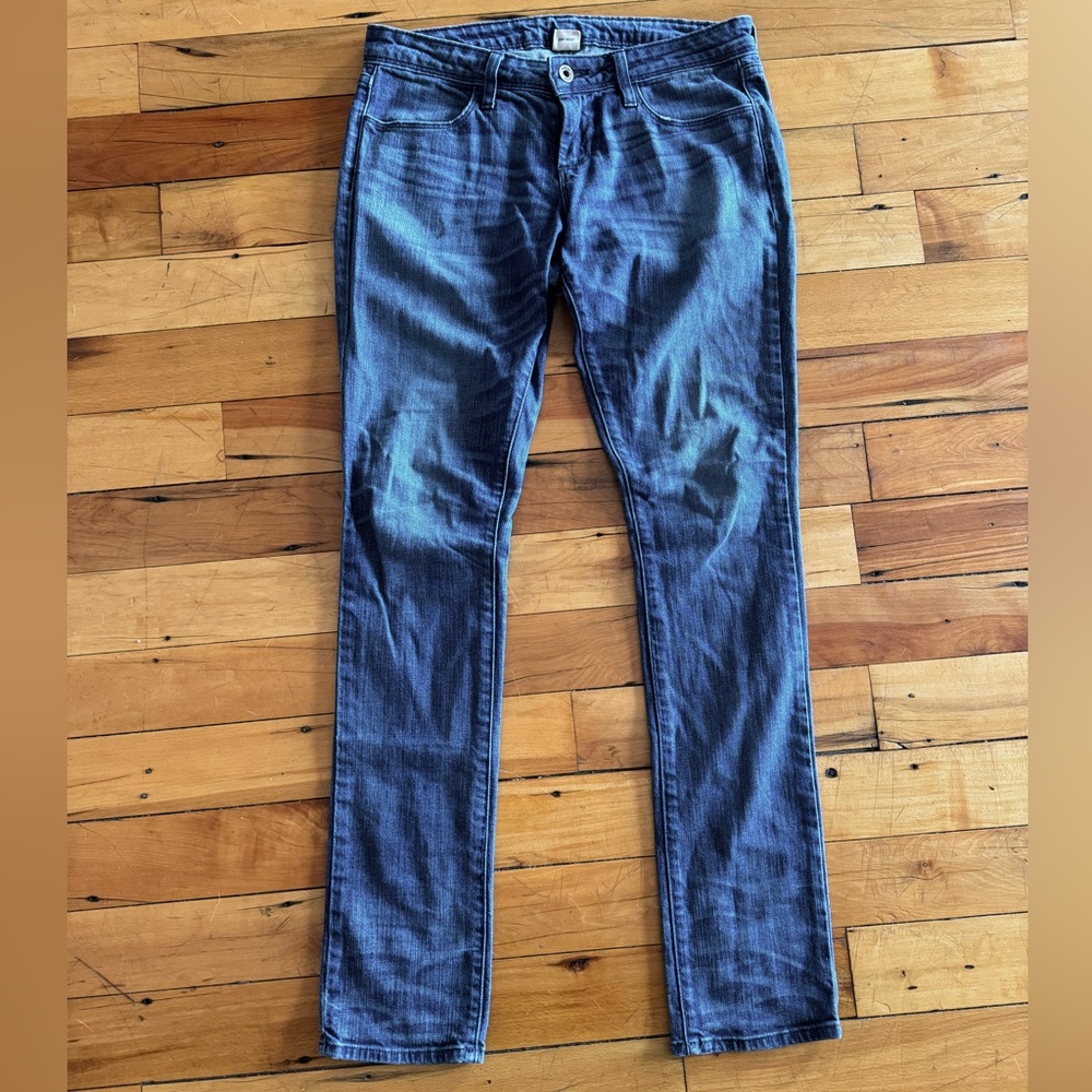 NSF jeans size 26 strait leg med wash